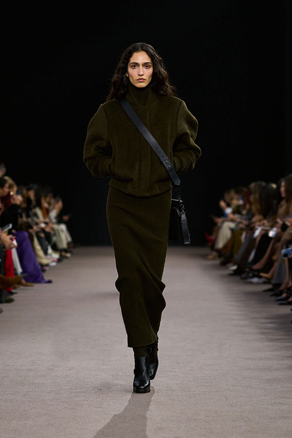 Desfile Max Mara otoño-invierno 2025 - Look verde musgo